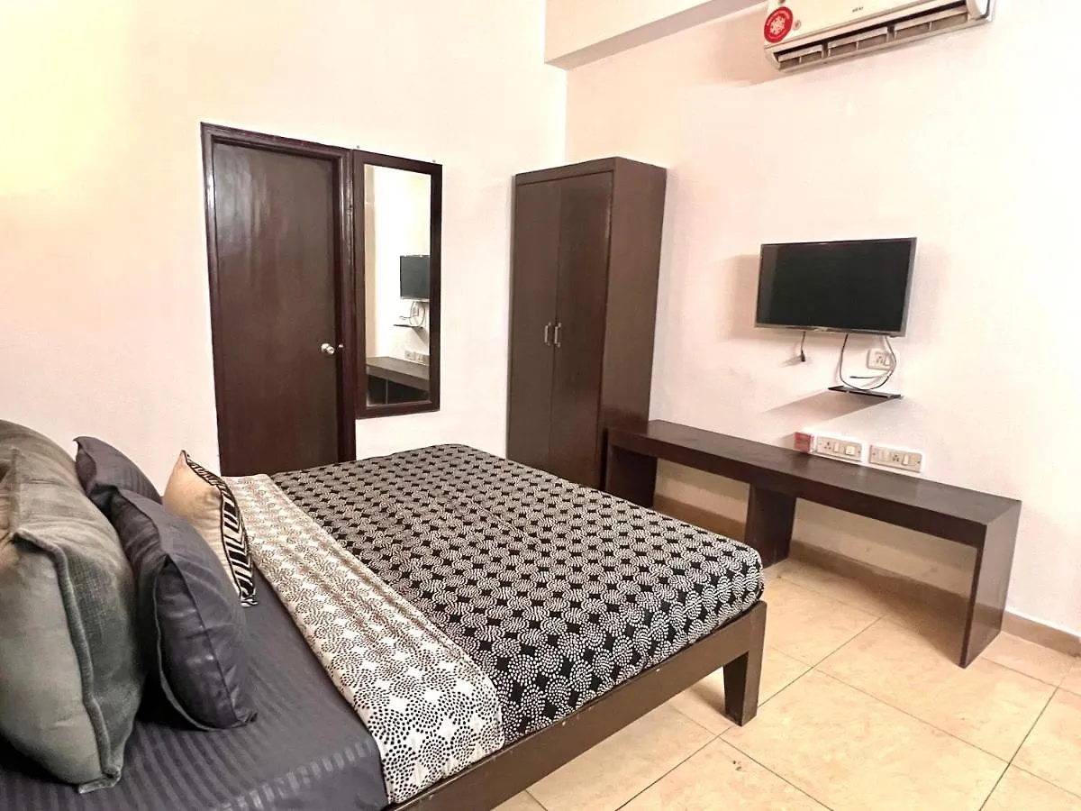 Room With Attach Washroom On Main Road- Rajiv Chowk Gurgaon Gæstehus