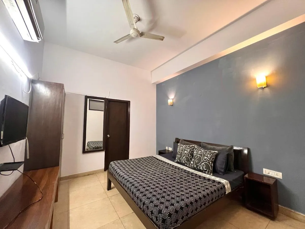 Room With Attach Washroom On Main Road- Rajiv Chowk Gurgaon 0*,