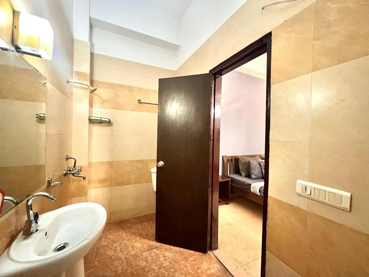 Room With Attach Washroom On Main Road- Rajiv Chowk Gurgaon Gæstehus
