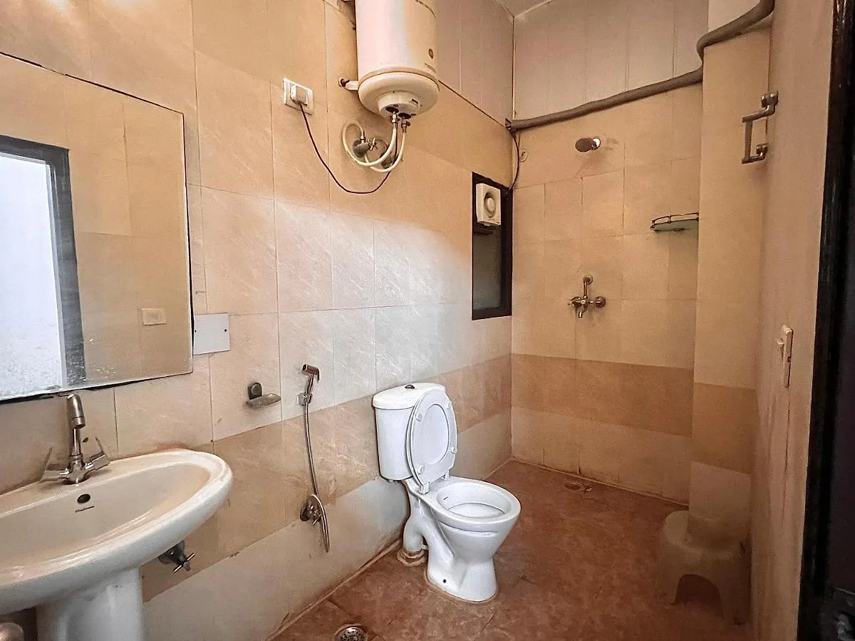 Room With Attach Washroom On Main Road- Rajiv Chowk 古尔冈 0*,  印度